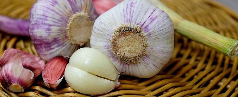 Garlic will complete the complex treatment of prostate inflammation